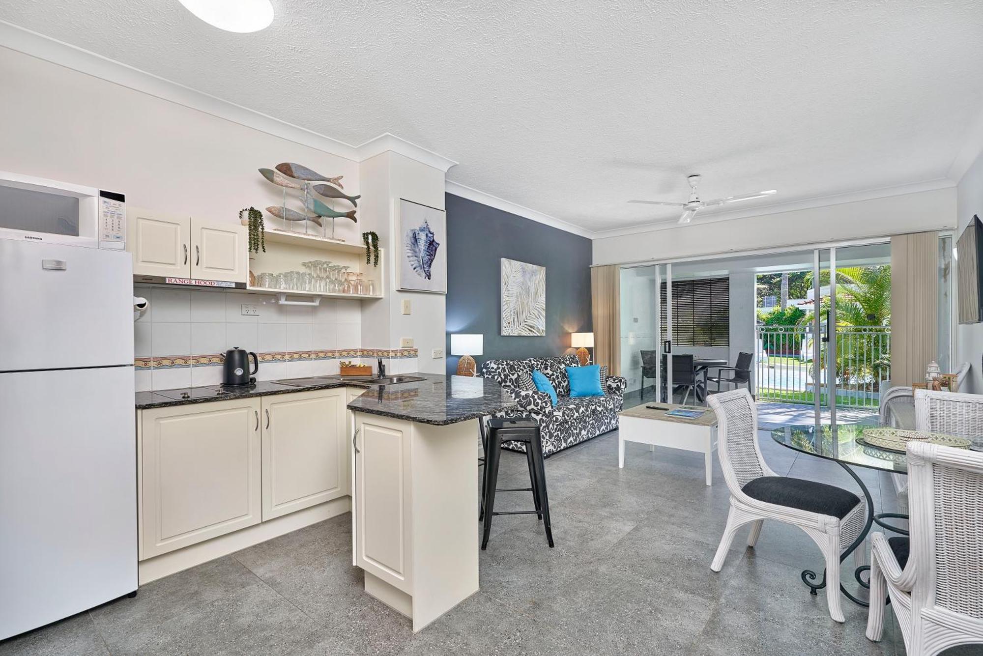 Alassio Apartments With Direct Pool Access Palm Cove Kamer foto
