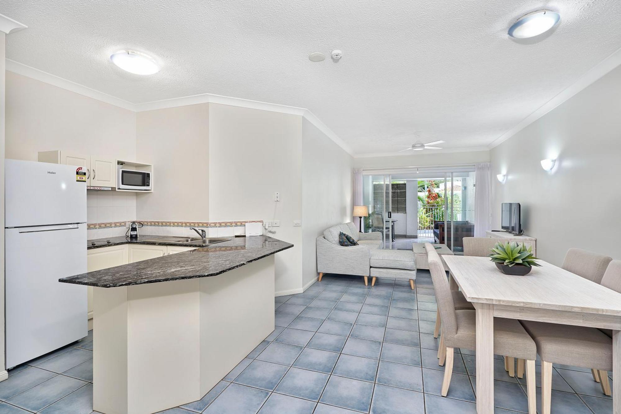 Alassio Apartments With Direct Pool Access Palm Cove Kamer foto