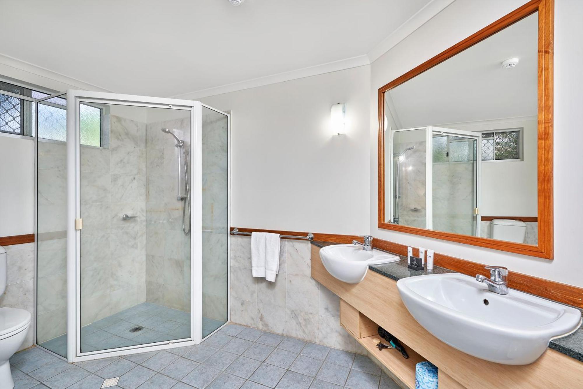 Alassio Apartments With Direct Pool Access Palm Cove Kamer foto